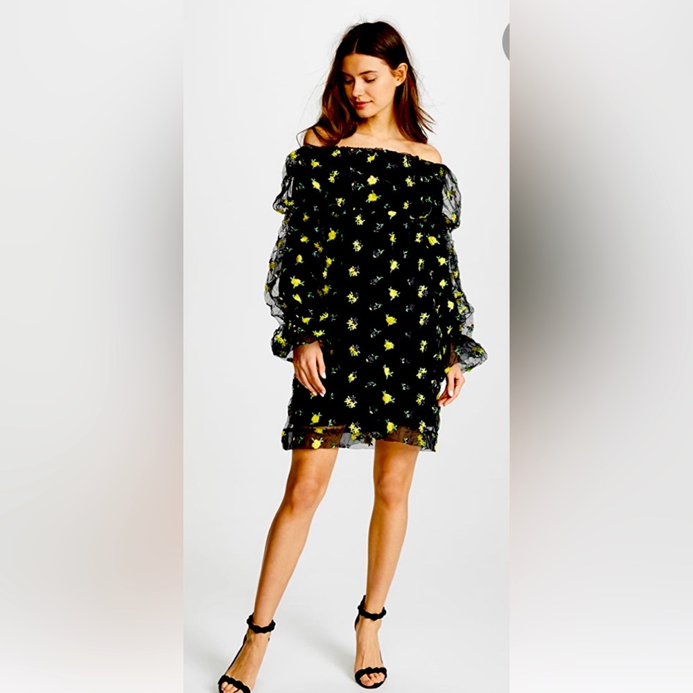 Jourden Black/Yellow Floral Embroidered Crinkled Long Sleeved Off-the-shoulder M
